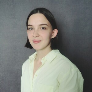 &nbsp;Добрый день, меня зовут Виктория, я помогу вам определиться с покрытием для беговых дорожек